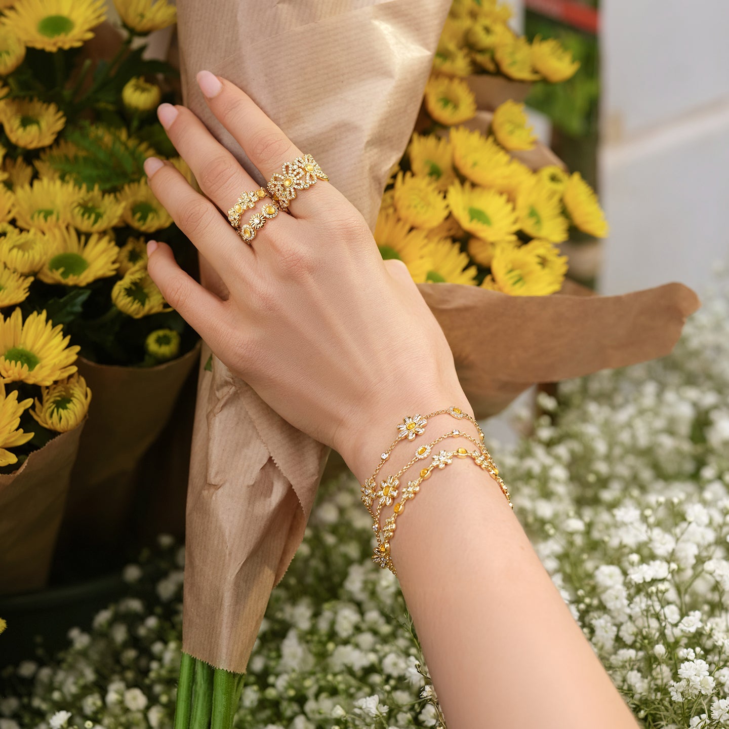 Daisy Full Bloom Choker Bracelet (Shipping from March 21th)