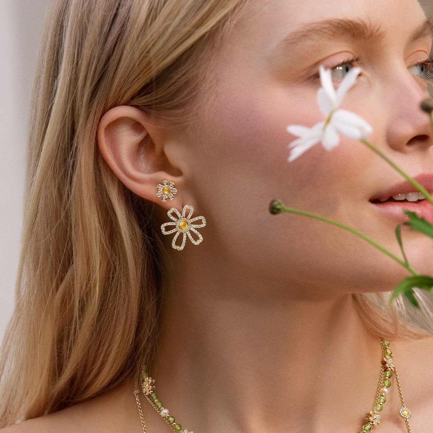 Daisy Stud Earrings (Shipping from March 21th)